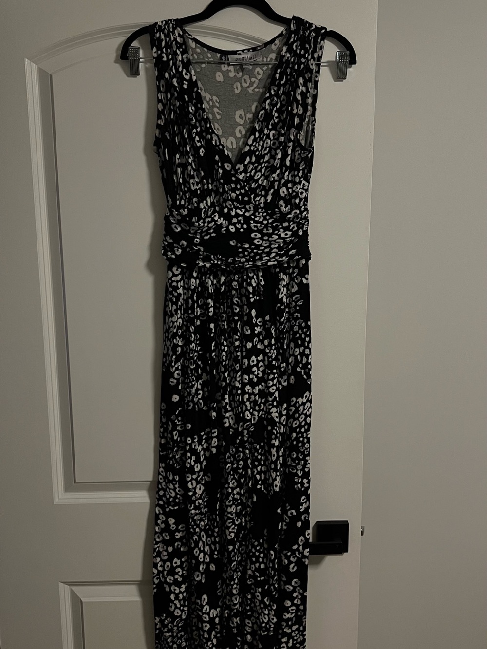 Jennifer Lopez Black and White Sleeveless V-Neck Maxi Dress with Abstract Print